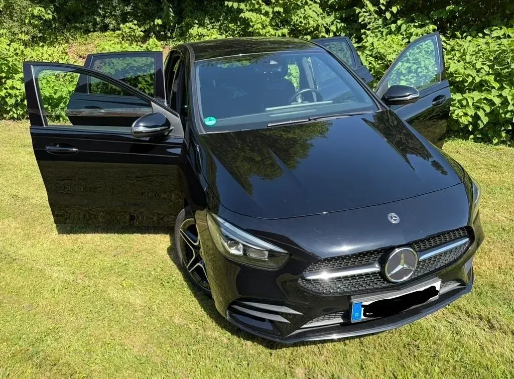 Gebraucht Mercedes B180 136 PS (100 kW) 2020 Schwarz Kleinwagen
