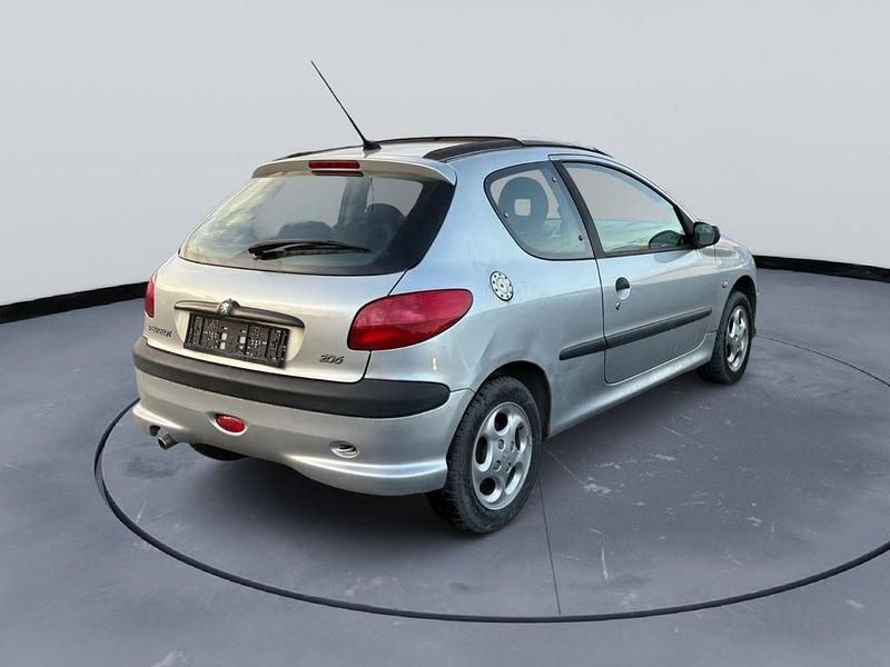 Gebraucht Peugeot 206 Tendance 75 PS (55 kW) 2003 Kleinwagen