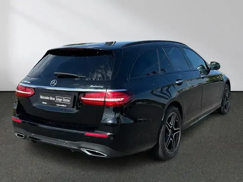 Gebraucht Mercedes E300 AMG 306 PS (225 kW) 2023 Unilack schwarz Kombi