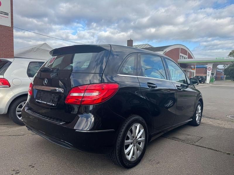 Gebraucht Mercedes B180 122 PS (89 kW) 2011 Schwarz Van / Kleinbus