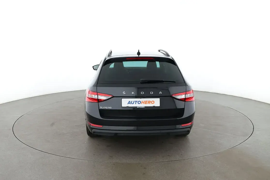 Gebraucht Skoda Superb Ambition 150 PS (110 kW) 2020 Schwarz Kombi