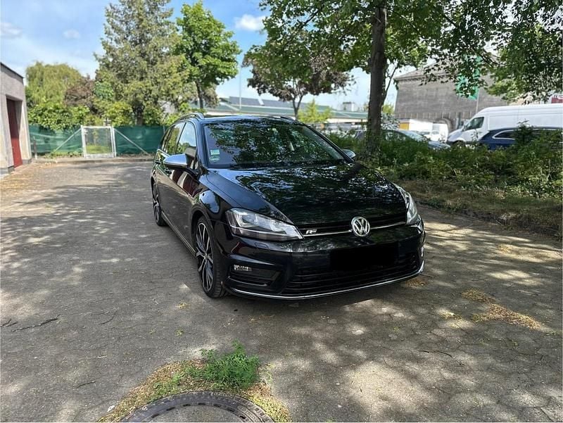 Schwarz Gebraucht 2014 VW Golf VII R-line BlueMotion Kombi | 9.800 € (Etwas zu teuer) - Bild 1/4