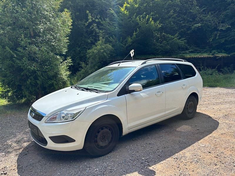 Weiß Gebraucht 2009 Ford Focus Kombi | 2.200 € (Superpreis) - Bild 1/4