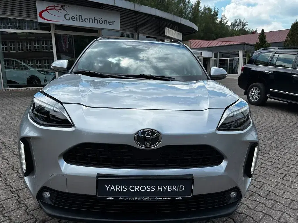 Neu Toyota Yaris Hybrid 92 PS (67 kW) 2026 Silber Limousine