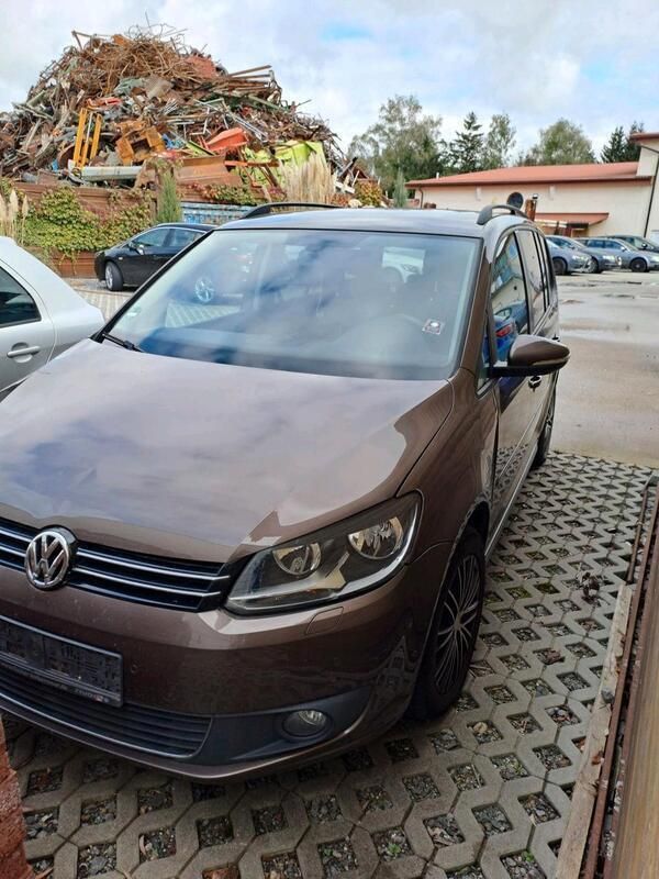 Braun Gebraucht 2014 VW Touran Van / Kleinbus | 9.500 € (Superpreis) - Bild 1/4