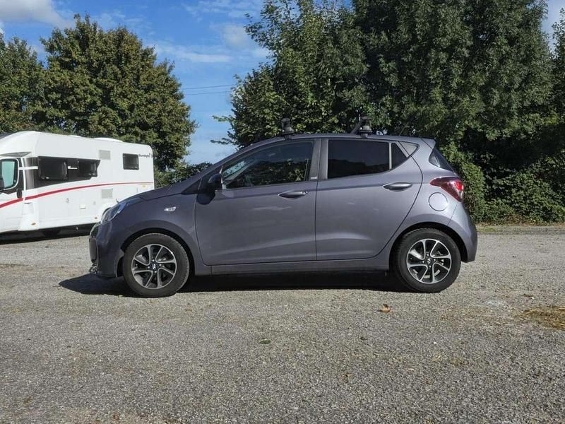 Gebraucht Hyundai i10 Trend 67 PS (49 kW) 2019 Grau Kleinwagen