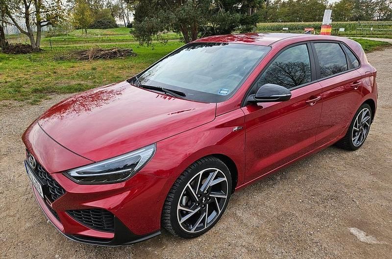 Rot Gebraucht 2022 Hyundai i30 N Line Limousine | 20.400 € (Fairer Preis) - Bild 1/4