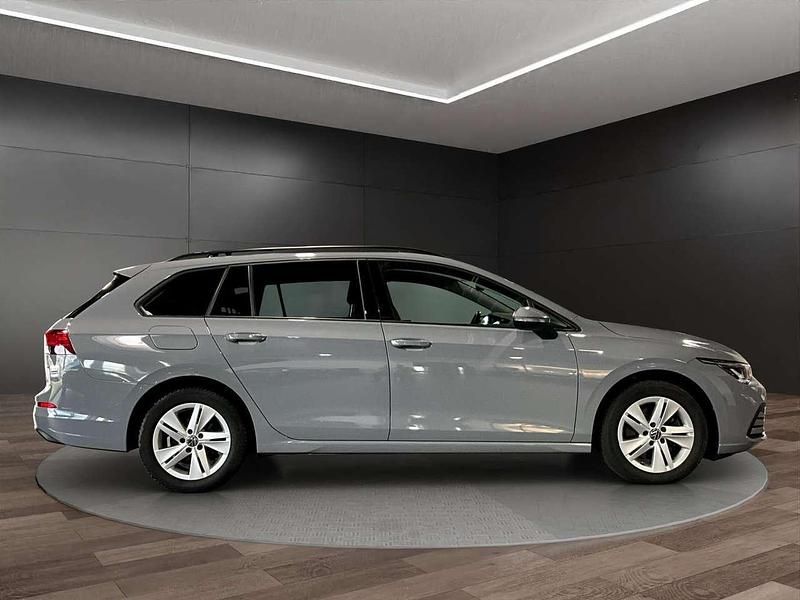 Gebraucht VW Golf VIII Life 150 PS (110 kW) 2021 Mondsteingrau Kombi