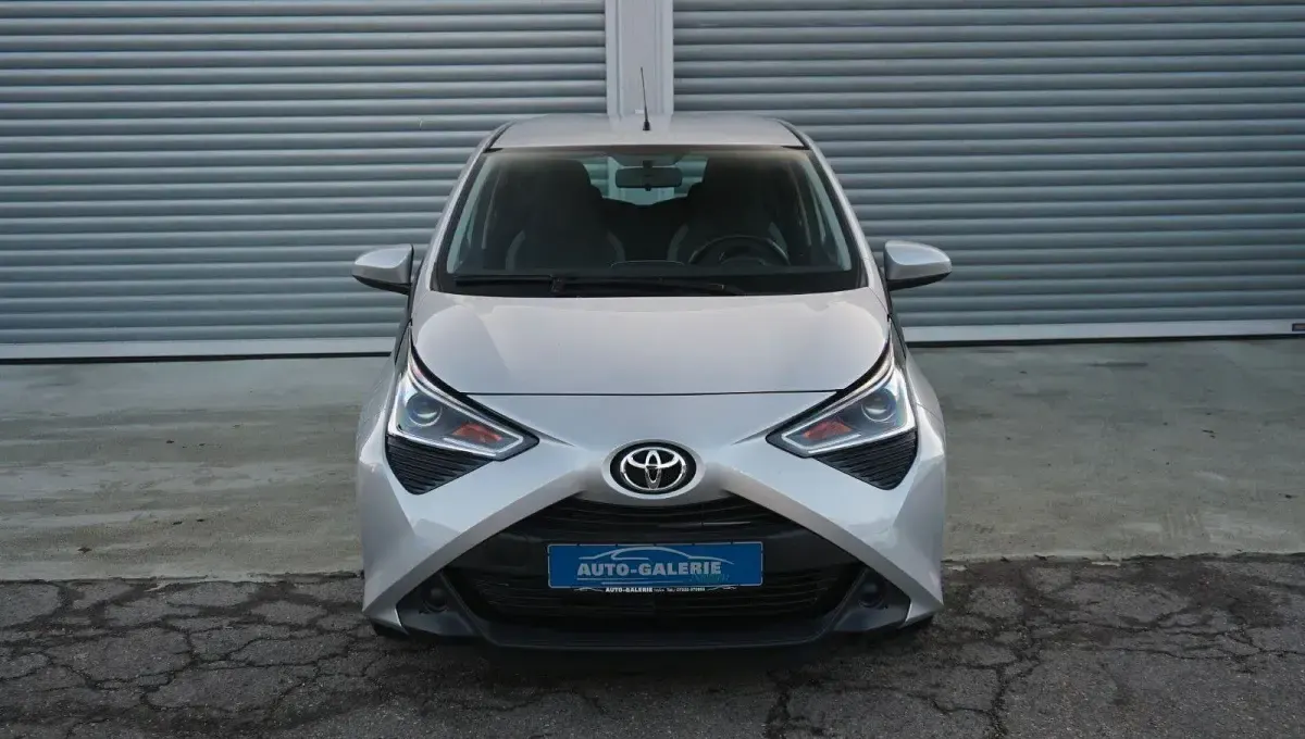 Gebraucht Toyota Aygo X-play 72 PS (52 kW) 2021 Silber Kleinwagen