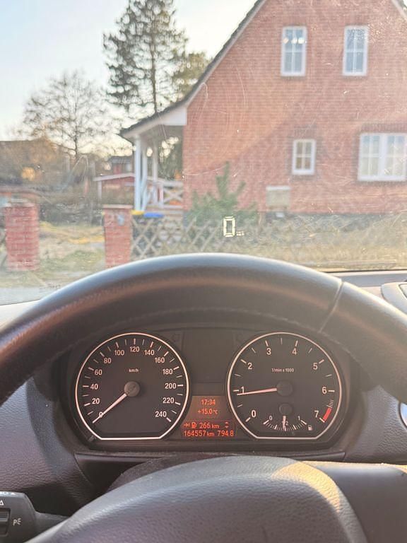 Gebraucht BMW 116 122 PS (89 kW) 2010 Schwarz Kleinwagen