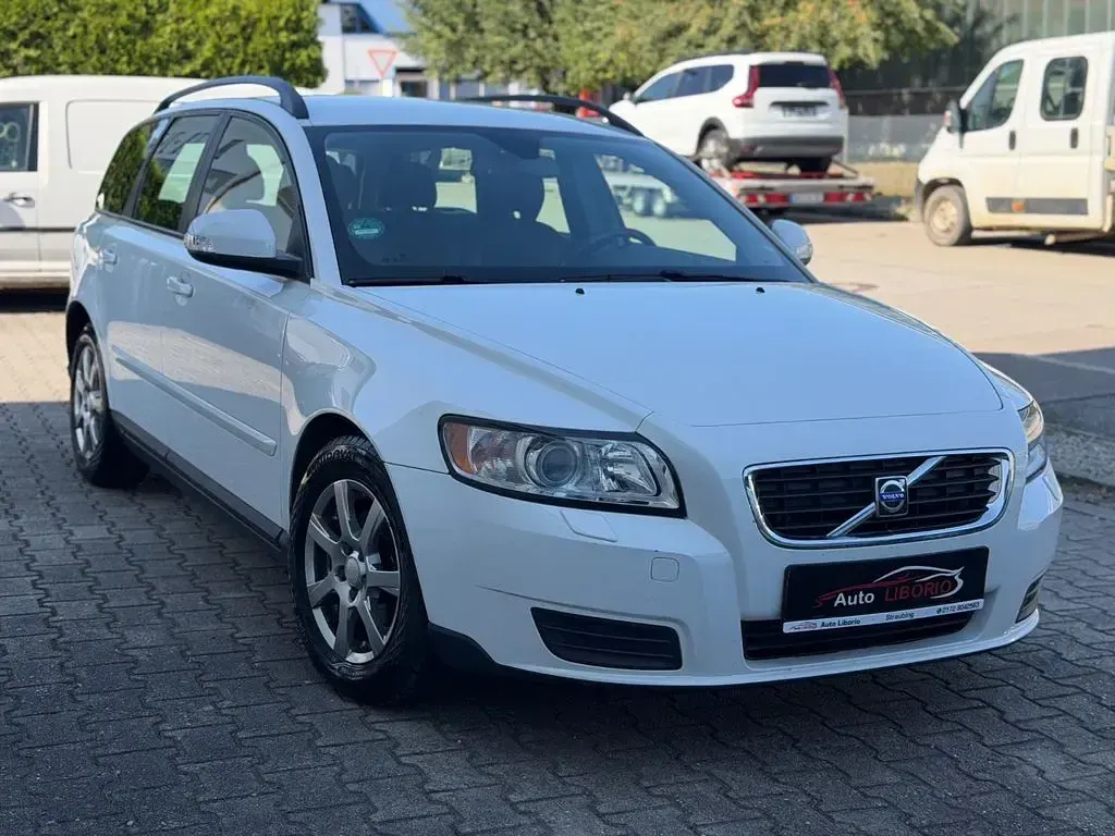 Gebraucht Volvo V50 109 PS (80 kW) 2009 Weiß Kombi