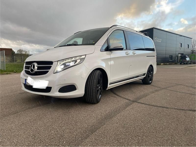 Weiß Gebraucht 2016 Mercedes V250 Van / Kleinbus | 33.250 € (Fairer Preis) - Bild 1/4