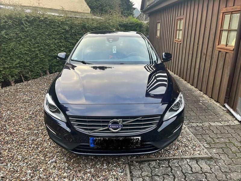 Blau Gebraucht 2016 Volvo S60 Momentum Limousine | 12.499 € (Superpreis) - Bild 1/4