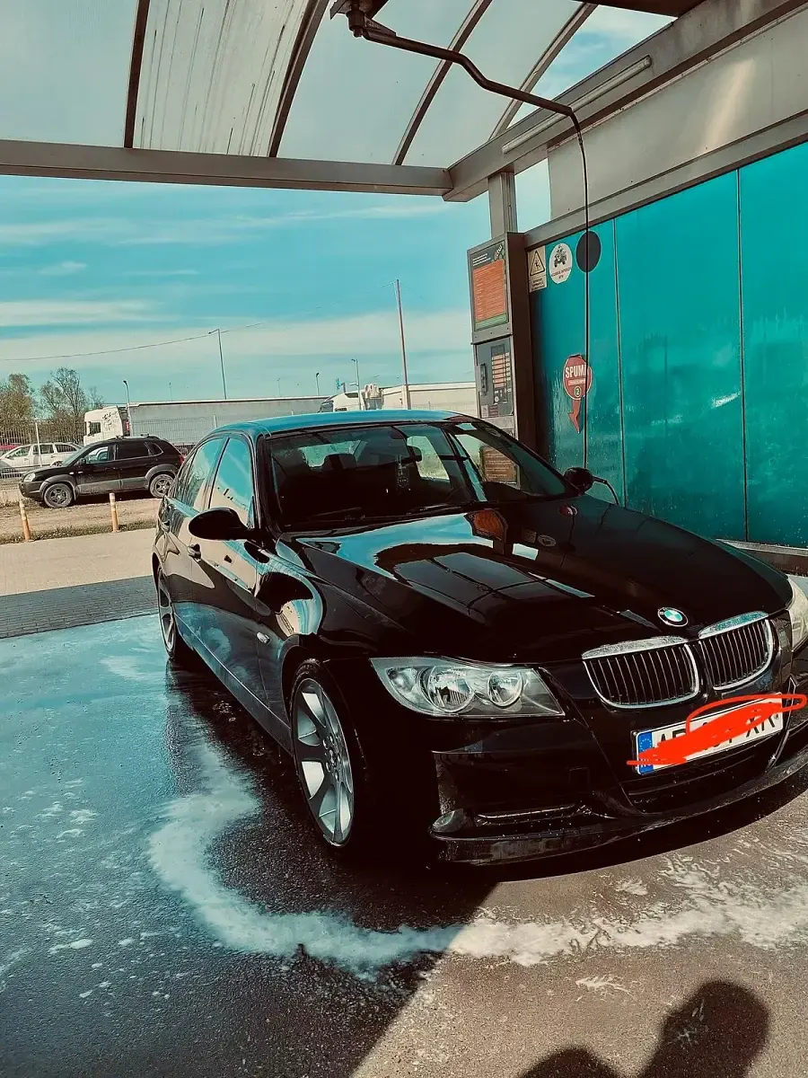 Gebraucht BMW 320 177 PS (130 kW) 2008 Schwarz Limousine