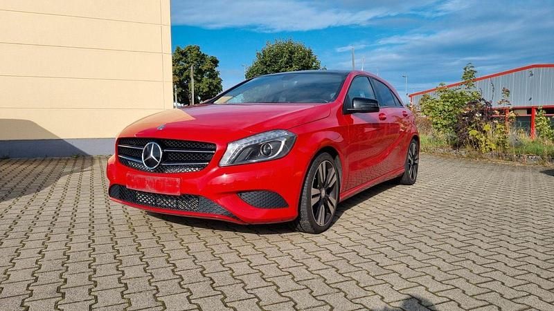 Rot Gebraucht 2015 Mercedes A180 Kleinwagen | 10.499 € (Superpreis) - Bild 1/4