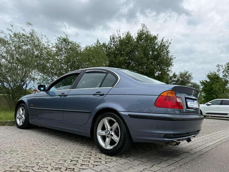Second-hand BMW 323 170 CP (125 kW) 2000 Albastru Berlinǎ