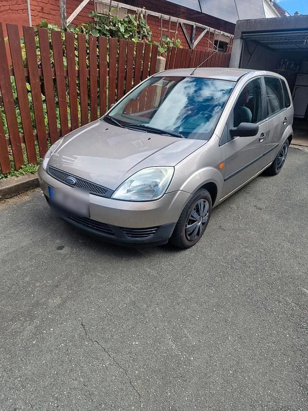Gold Gebraucht 2003 Ford Fiesta Kleinwagen | 1.200 € (Fairer Preis) - Bild 1/4