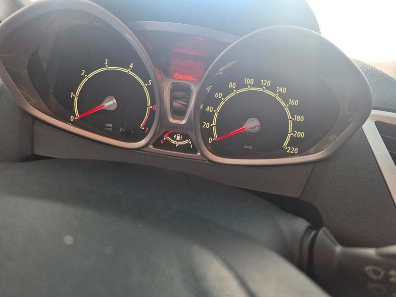 Gebraucht Ford Fiesta 98 PS (72 kW) 2008 Blau Kleinwagen