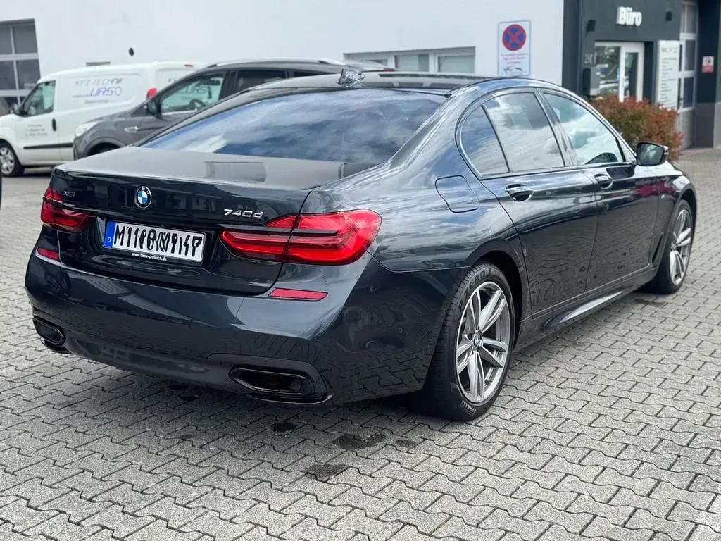 Gebraucht BMW 740 M Sport 320 PS (235 kW) 2018 Singapur grau metallic Limousine