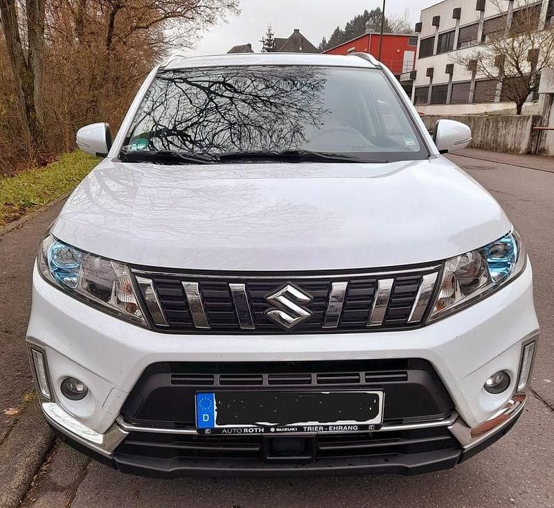 Weiß Gebraucht 2020 Suzuki Vitara Comfort+ SUV | 14.000 € (Superpreis) - Bild 1/4