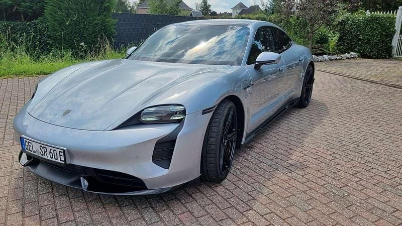 Silber Gebraucht 2020 Porsche Taycan Turbo Limousine | 67.500 € (Fairer Preis) - Bild 1/4