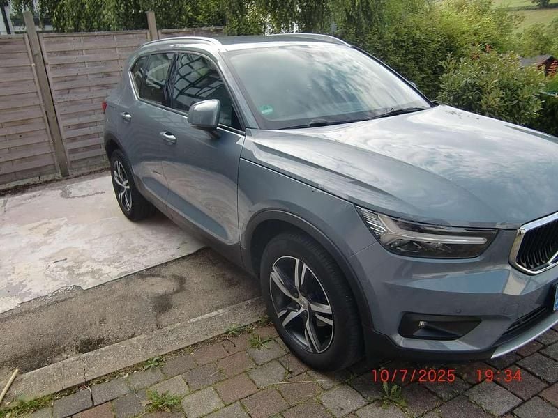 Grau Gebraucht 2019 Volvo XC40 Momentum SUV | 21.200 € (Superpreis) - Bild 1/4