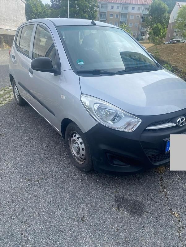 Silber Gebraucht 2012 Hyundai i10 Kleinwagen | 3.600 € (Fairer Preis) - Bild 1/4