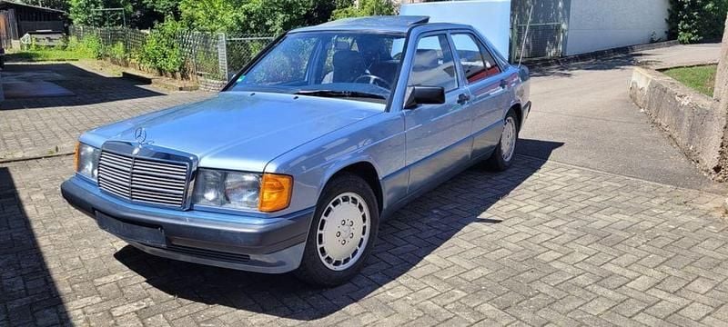 Blau Gebraucht 1991 Mercedes 190 Limousine | 11.900 € - Bild 1/4