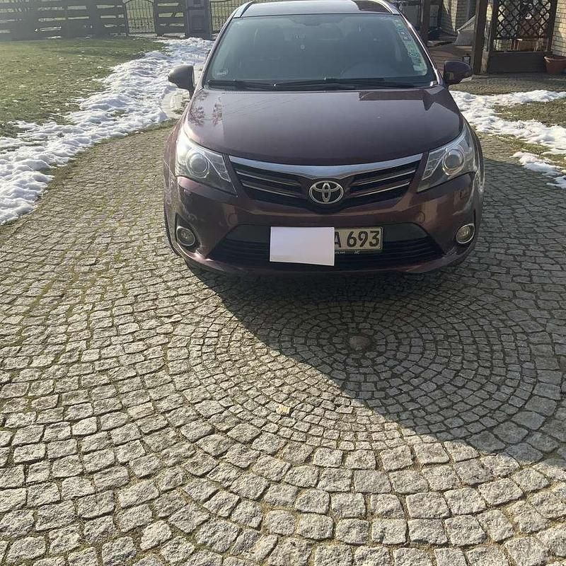 Gebraucht Toyota Avensis Multidrive S 147 PS (108 kW) 2012 Rot Kombi