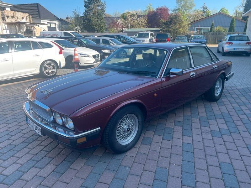Rot Gebraucht 1993 Jaguar XJ40 Limousine | 7.480 € - Bild 1/4