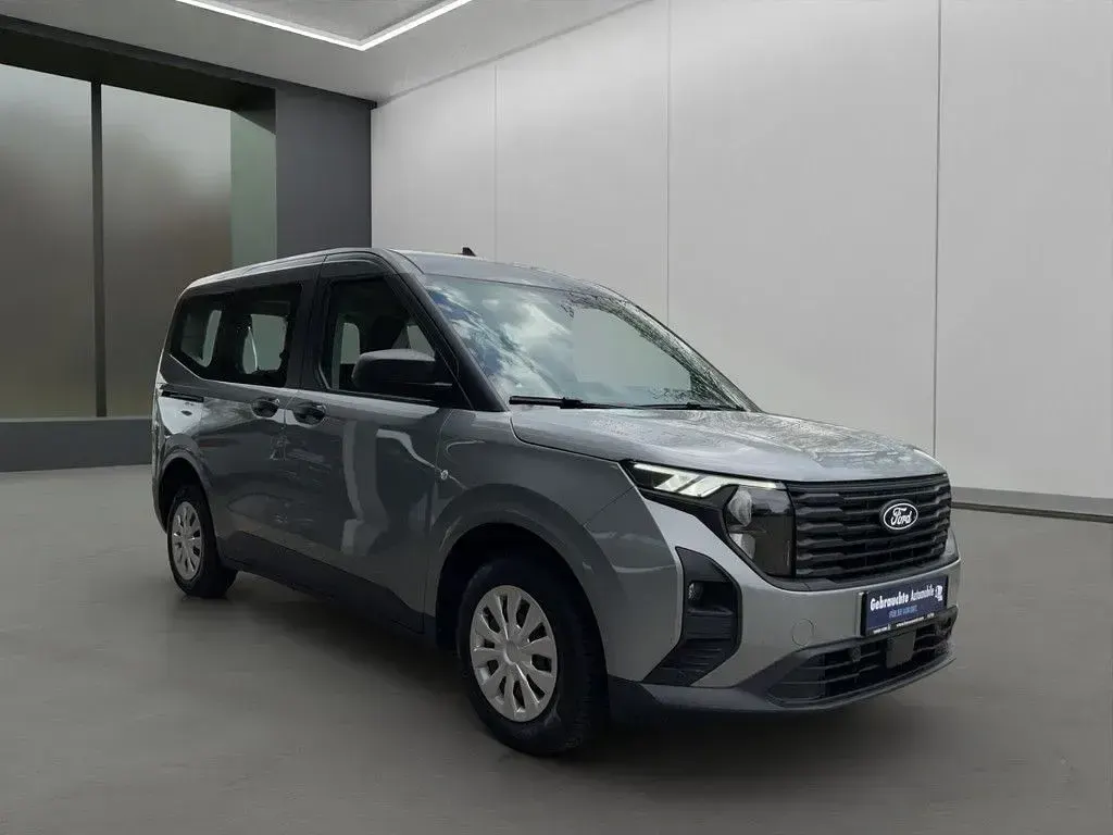 Gebraucht Ford Tourneo 125 PS (91 kW) 2024 Silber / solarsilber (metallic) Kombi