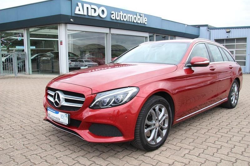 Rot Gebraucht 2015 Mercedes C250 Limousine | 15.990 € (Guter Preis) - Bild 1/4