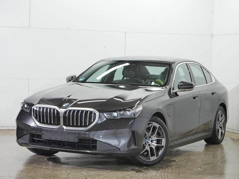 Gebraucht BMW 530e Sport Line 299 PS (219 kW) 2024 Grau Limousine