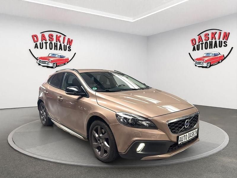 Gebraucht Volvo V40 CC Summum 150 PS (110 kW) 2014 Braun Kombi