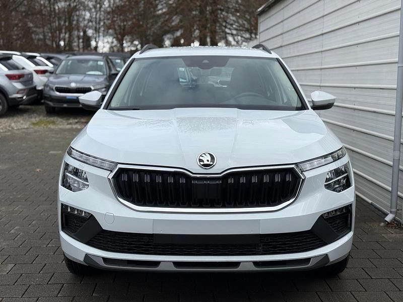 Neu Skoda Kamiq Selection 150 PS (110 kW) 2025 Moonweiß perleffekt SUV