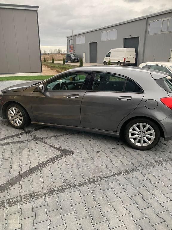 Gebraucht Mercedes A200 136 PS (100 kW) 2013 Grau Limousine