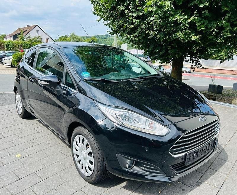 Schwarz Gebraucht 2015 Ford Fiesta Titanium Kleinwagen | 8.100 € (Fairer Preis) - Bild 1/4