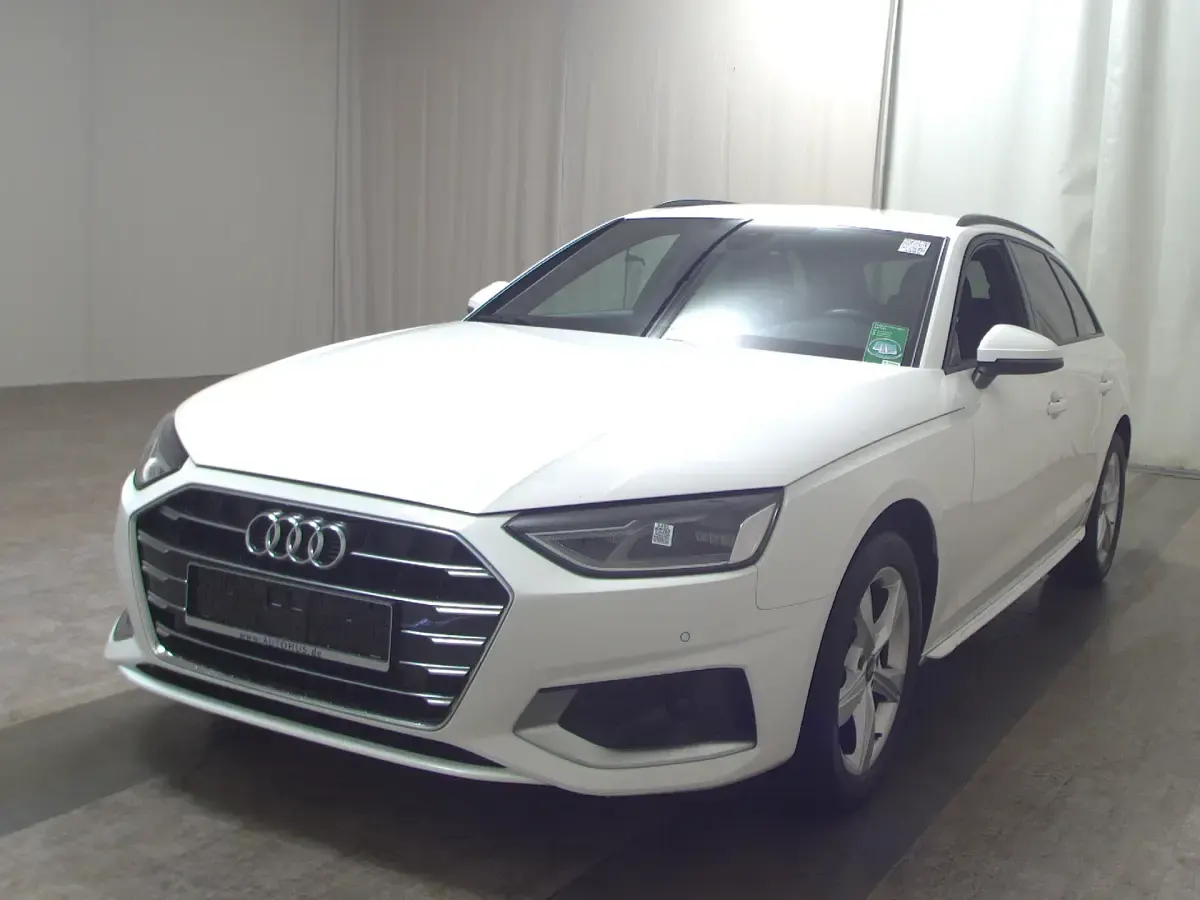 Używany Audi A4 Advanced 163 KM (119 kW) 2023 Biały Kombi