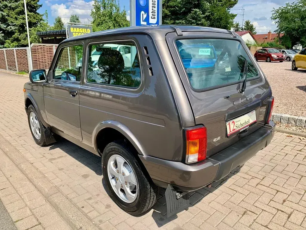 Gebraucht Lada Taiga 83 PS (61 kW) 2019 Braun met. SUV