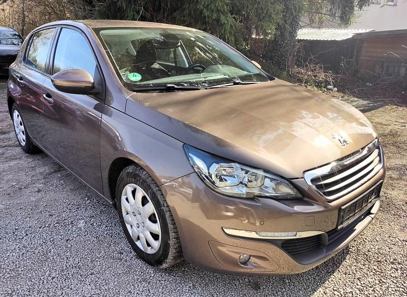 Gebraucht Peugeot 308 Active 131 PS (96 kW) 2015 Pearl Kombi