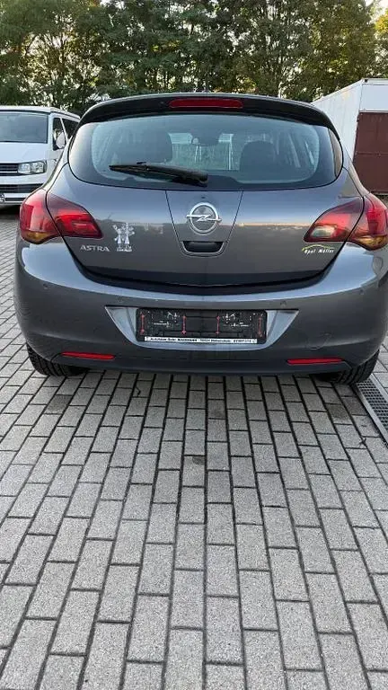 Gebraucht Opel Astra Innovation 116 PS (85 kW) 2010 Silber Limousine