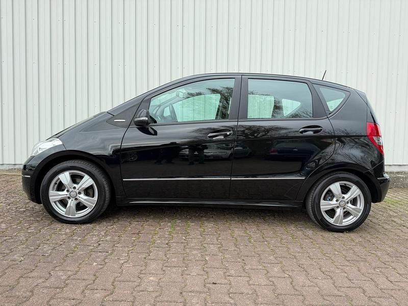 Używany Mercedes A180 109 KM (80 kW) 2010 Czarny Hatchback