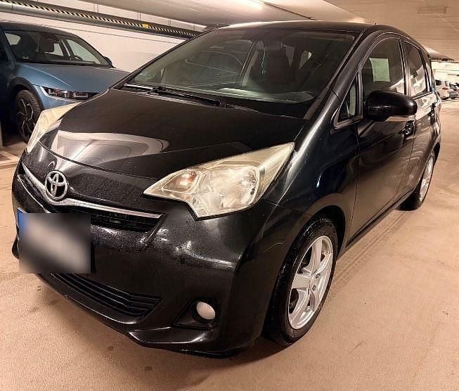 Gebraucht Toyota Verso-S Cool 90 PS (66 kW) 2011 Schwarz Van / Kleinbus