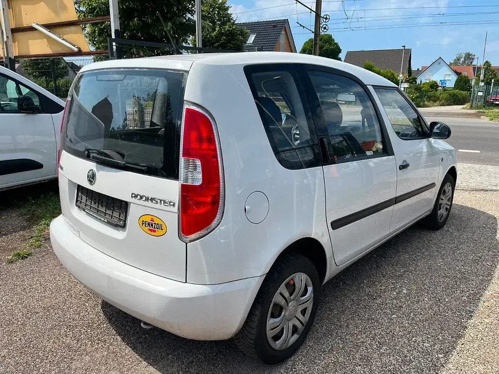 Gebraucht Skoda Roomster 69 PS (50 kW) 2013 Weiß Van / Kleinbus
