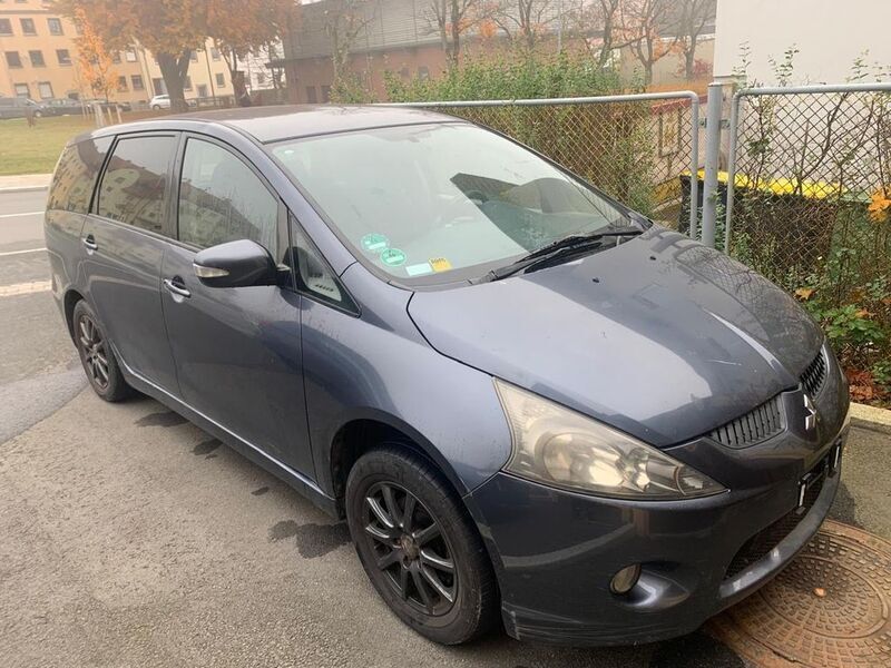 Grau Gebraucht 2005 Mitsubishi Grandis Intense Van / Kleinbus | 2.100 € (Etwas zu teuer) - Bild 1/1