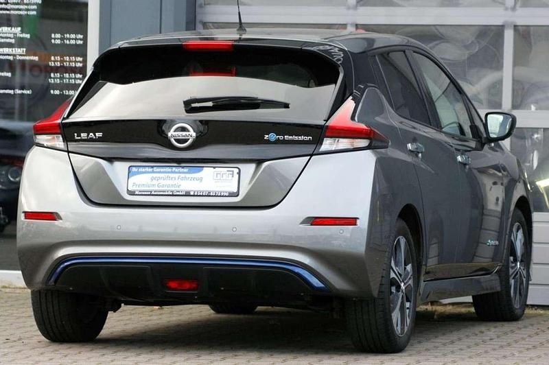 Gebraucht Nissan Leaf N-Connecta 110 kW (150 PS) 2020 Gun metallic Kleinwagen