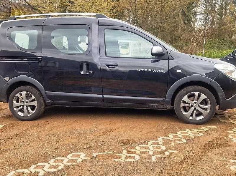 Gebraucht Dacia Dokker Stepway 116 PS (85 kW) 2017 Perlmuttschwarz Van / Kleinbus