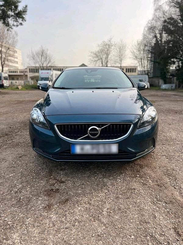 Gebraucht Volvo V40 120 PS (88 kW) 2018 Blau Limousine