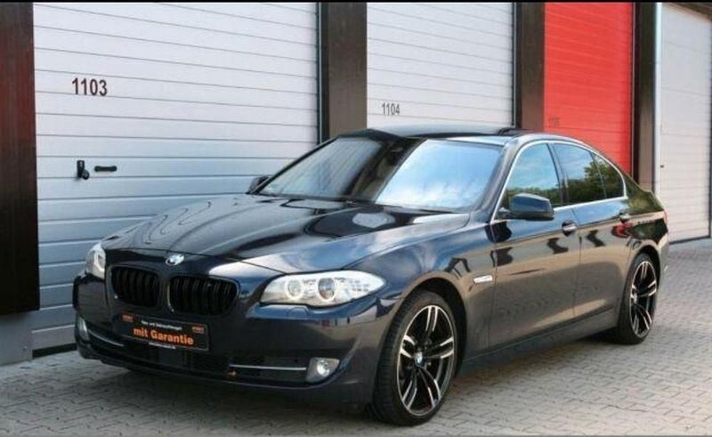 Gebraucht BMW 525 Sport Line 218 PS (160 kW) 2012 Blau Limousine