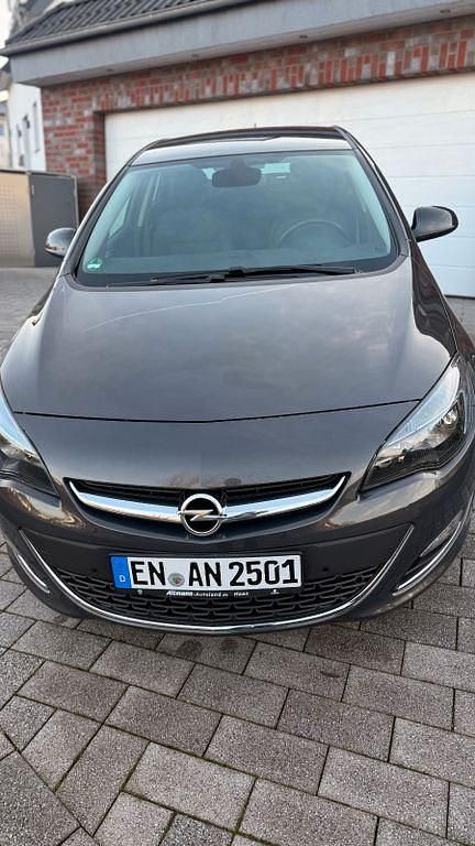 Gebraucht Opel Astra Exklusiv 140 PS (102 kW) 2015 Grau Limousine